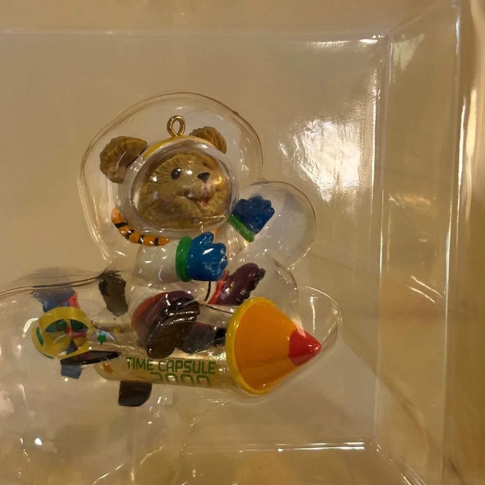 Carlton Cards Heirloom Ornament 2000 Astronaut Bear Rocket Time Capsule CXOR-304